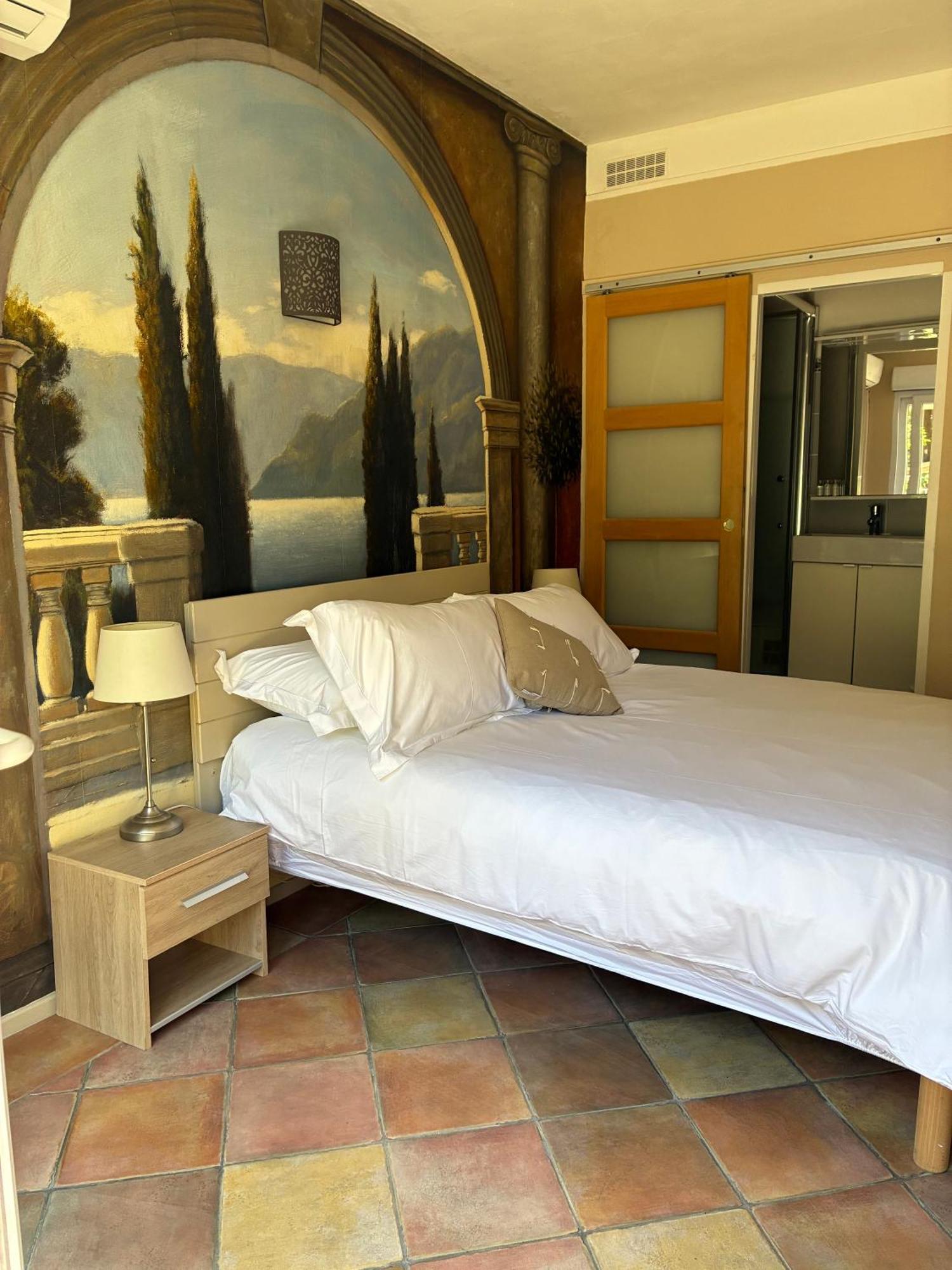 Hotel L'Escale Au Soleil Saint Aygulf Esterno foto