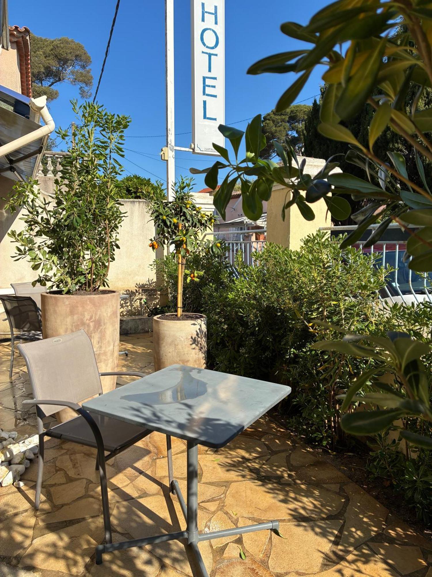 Hotel L'Escale Au Soleil Saint Aygulf Esterno foto