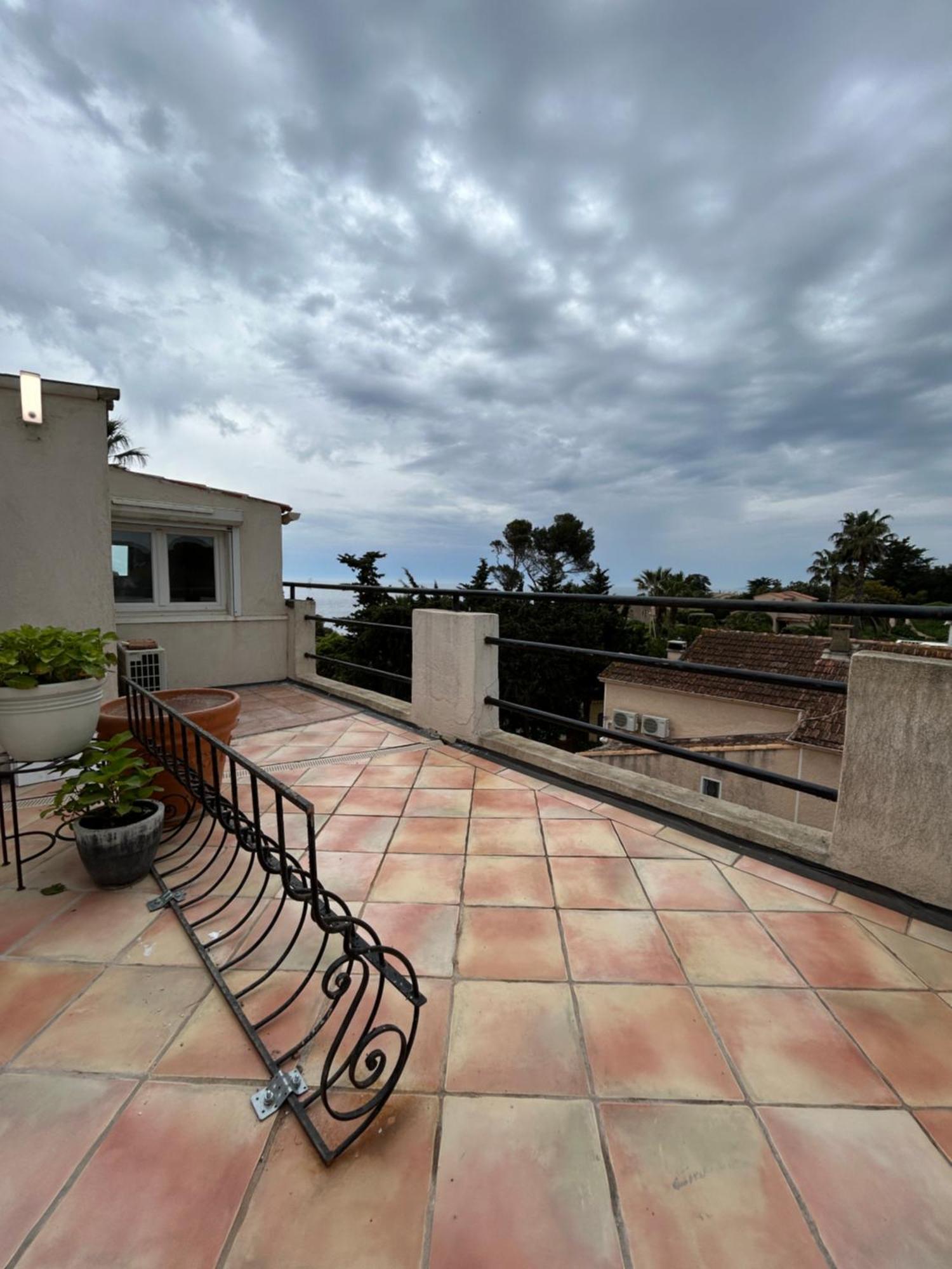 Hotel L'Escale Au Soleil Saint Aygulf Esterno foto