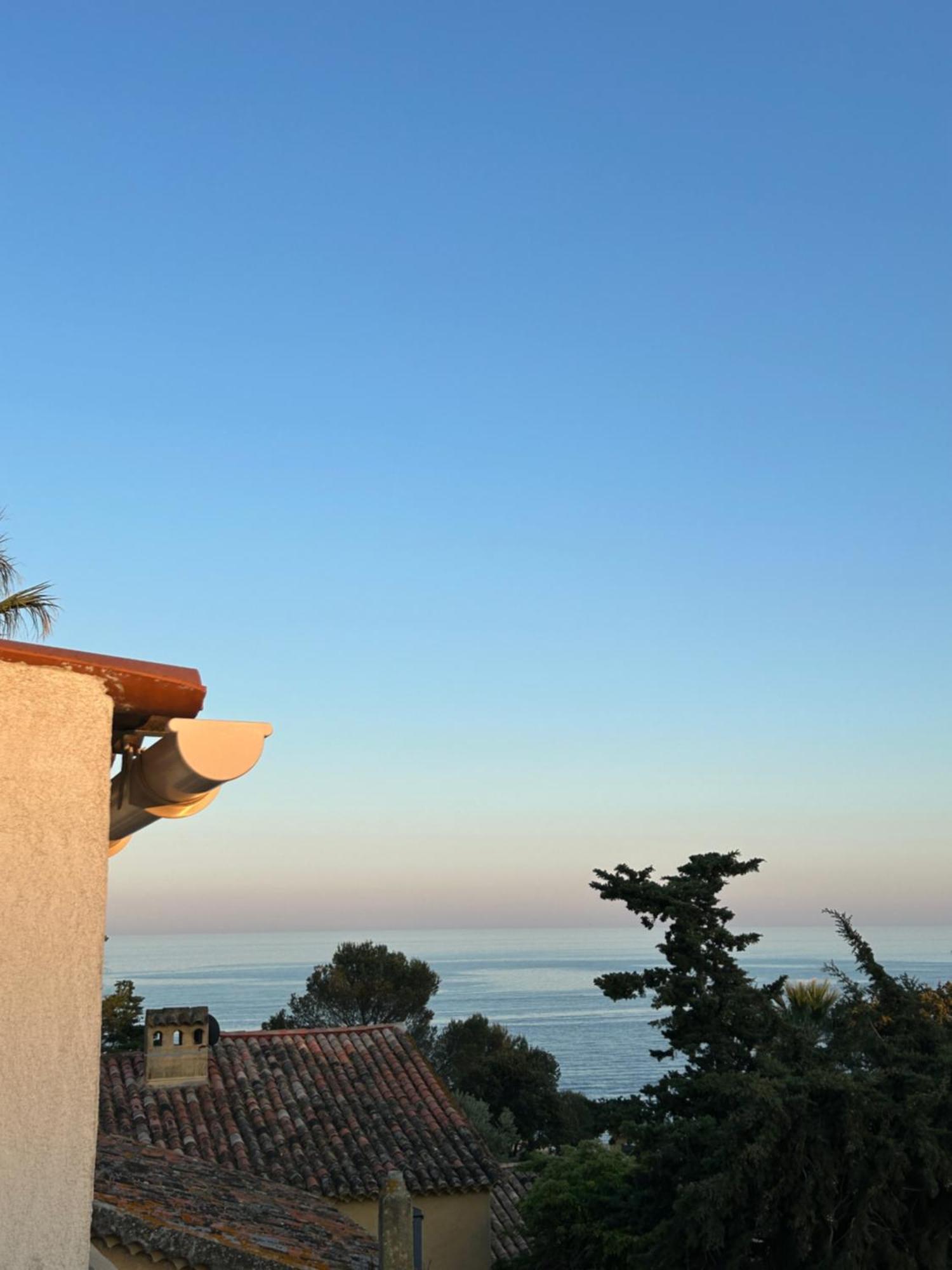 Hotel L'Escale Au Soleil Saint Aygulf Esterno foto